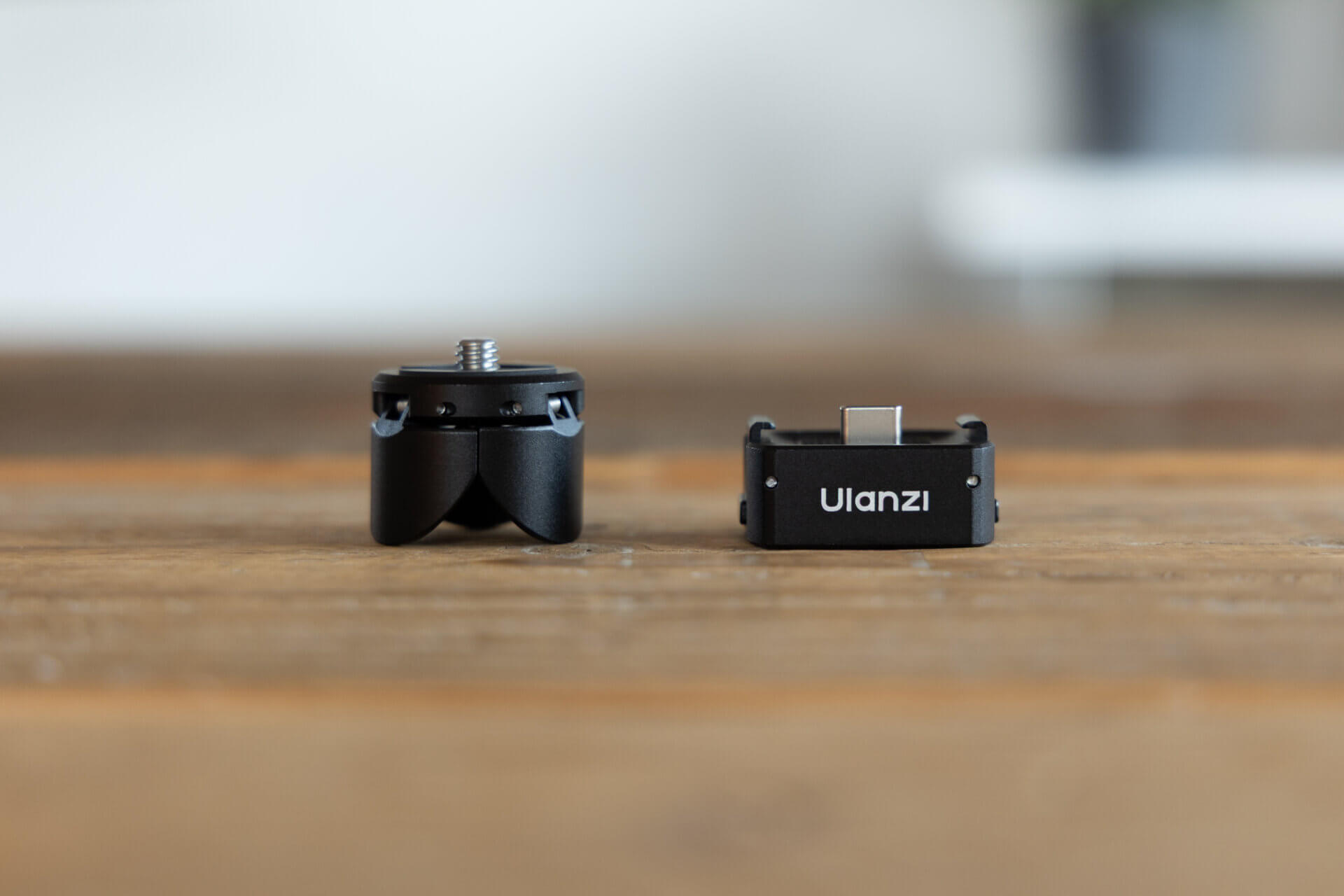 Djipocket3 ulanzi ministand 4.