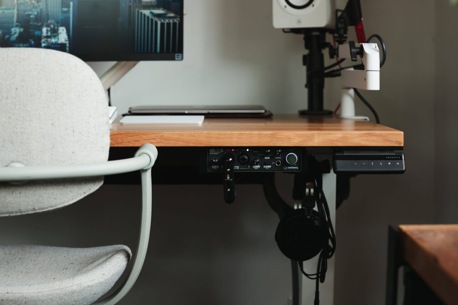 Preducts desk 10.