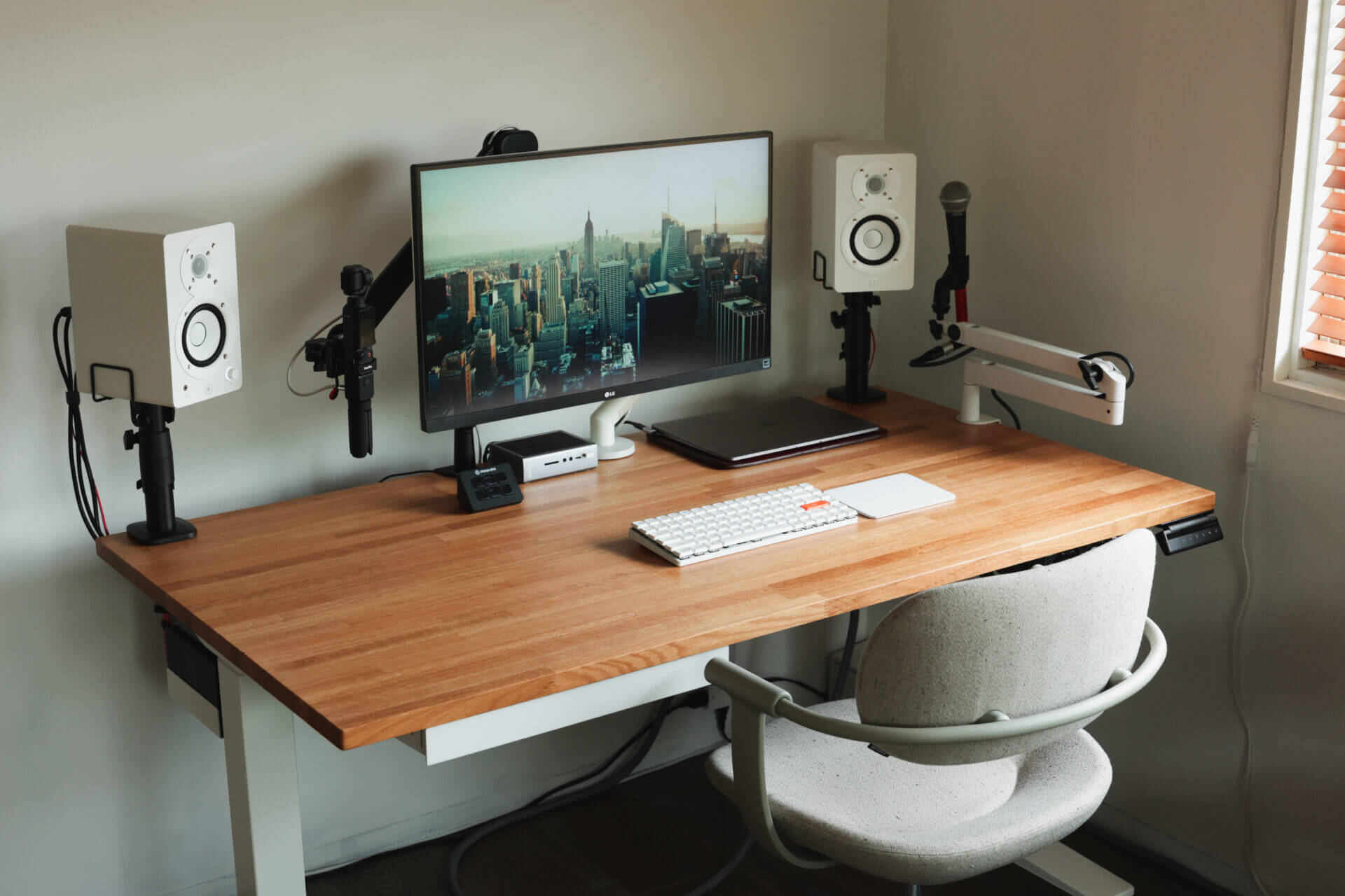 Preducts desk 3.