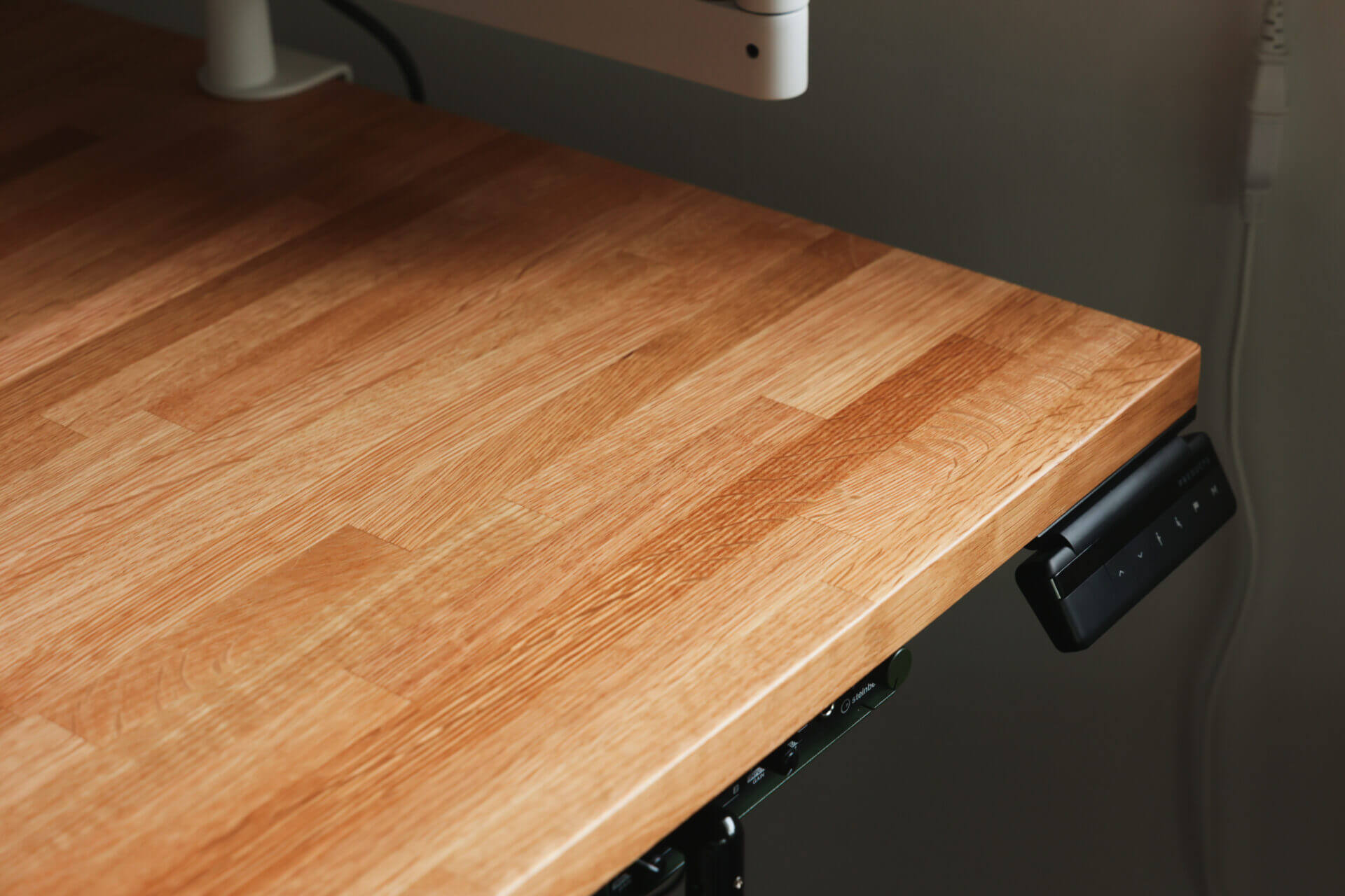 Preducts desk 4.