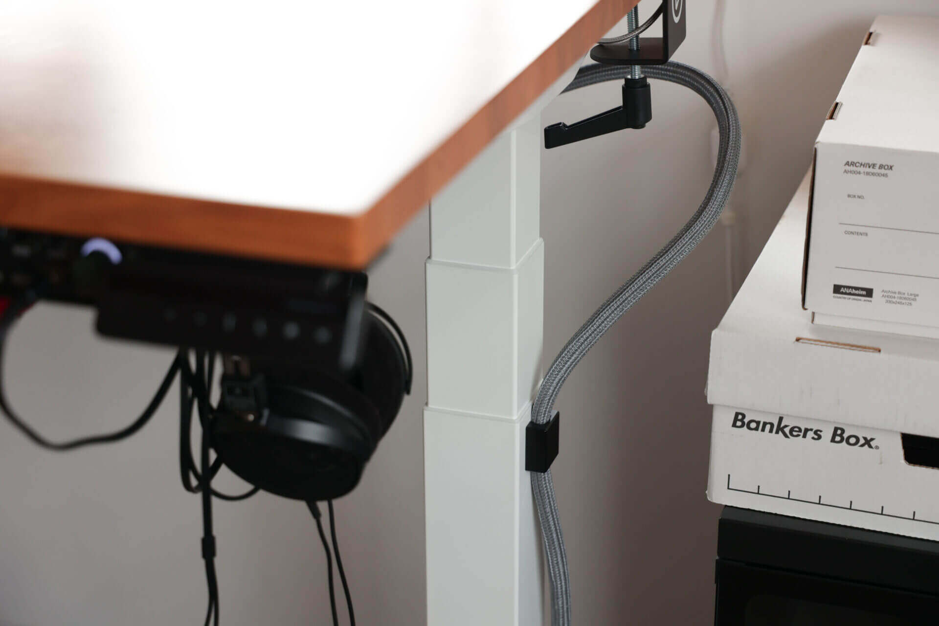 preducts-magnet-cable-holder2-10.jpeg Preducts magnet cable holder2 10.